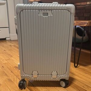 NOBL TRAVEL Carry On All-In-One Silver